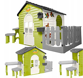Детский игровой садовый домик Mochtoys с забором, столиком и стульчиком 13072