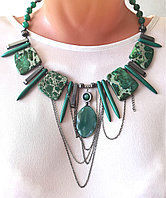 Колье из варисцита и зелёного халцедона