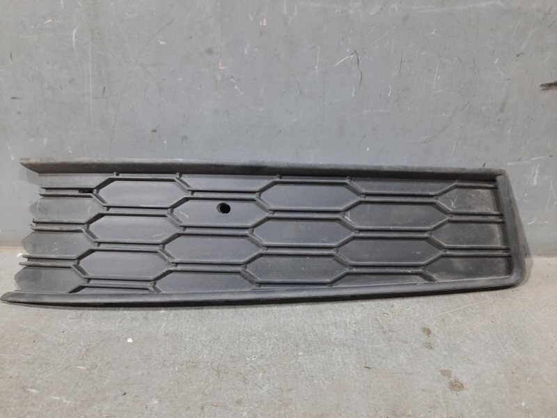 Накладка противотуманной фары левая VAG VW 60U807681A 9B9