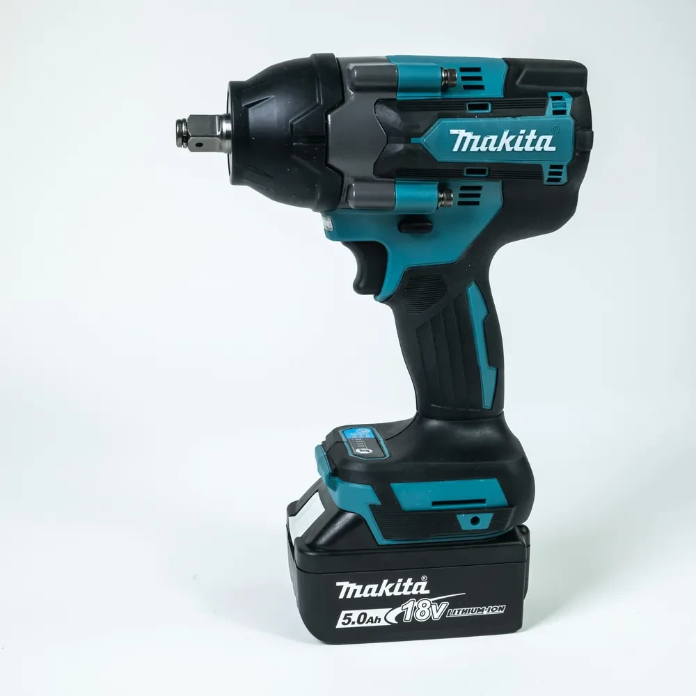 Гайковерт аккумуляторный бесщеточный Makita (700 Нм, 2 АКБ 4 А/ч, кейс) Аналог