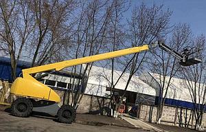 Телескопический самоходный дизельный подъемник HAULOTTE H 25 TPX Б/У 2000 г. Продаётся без НДС.