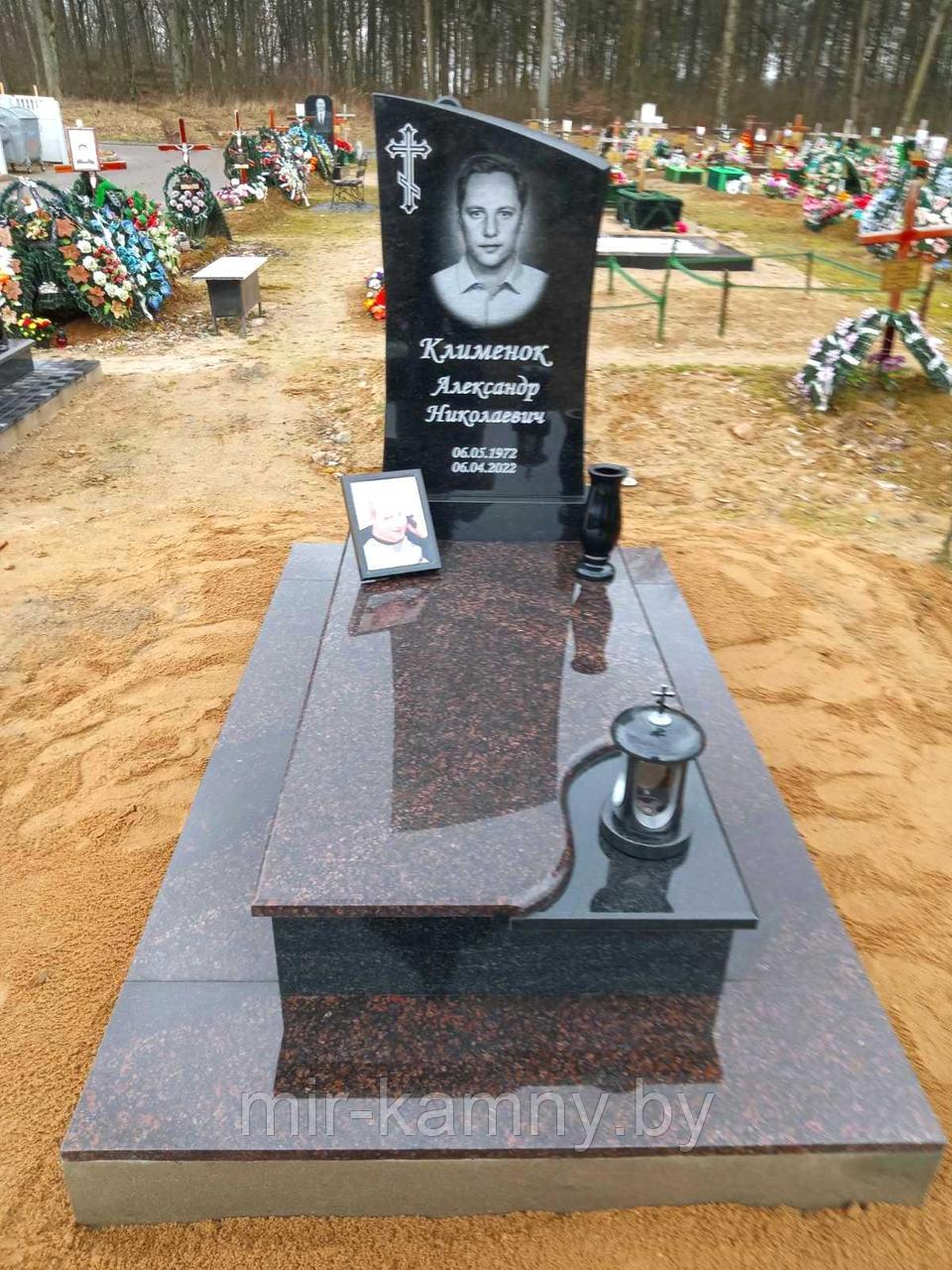 ОДИНОЧНЫЙ ГРАНИТНЫЙ ПАМЯТНИК В ИВЬЕ