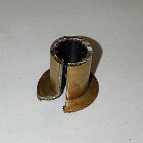 Втулка завесы двери для Renault под болт М8x1.25 (На последнем фото)