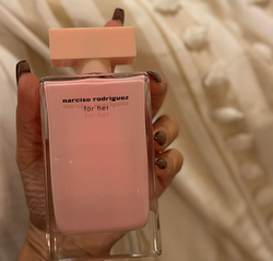 Откройте свою историю любви с ароматом Narciso Rodriguez For Her