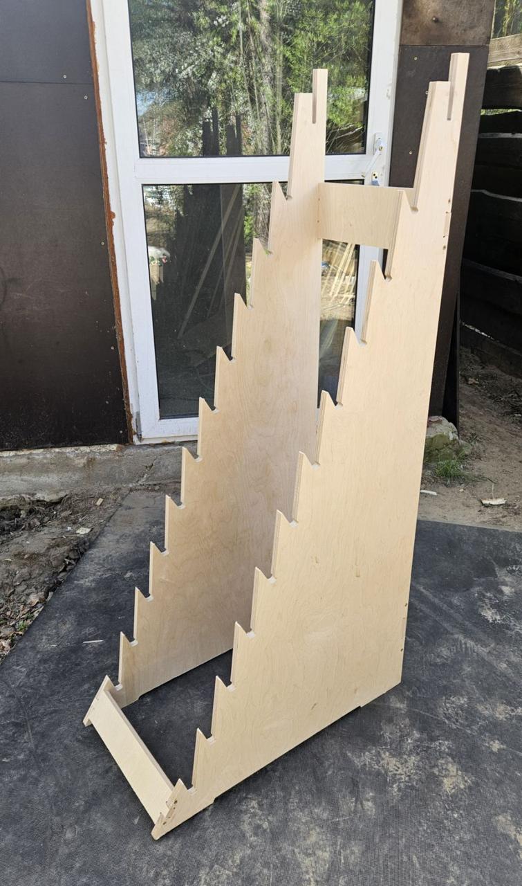 Стенд экспозитор. Ступенчатый стеллаж, Экспозитор, Ступенчатый экспозитор: порядок, стиль