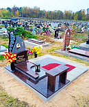 ГРАНИТНЫЙ ПАМЯТНИК С КРАСИВЫМИ СОСТАВНЫМИ СТЕЛАМИ, фото 2