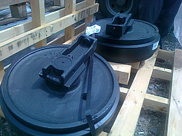 Ленивец в сборе экскаватора NEW HOLLAND E165/E175/E195/E200/E215/E235/E245/E265