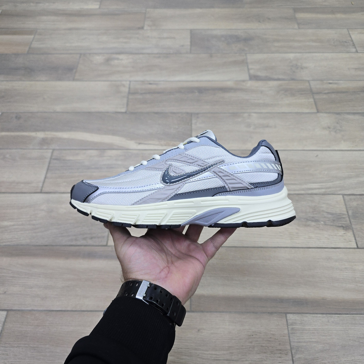 Кроссовки Nike Initiator Light Bone Metallic Silver