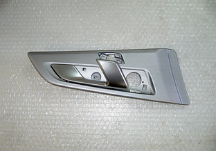 Ручка двери передней правой внутренняя Geely Atlas