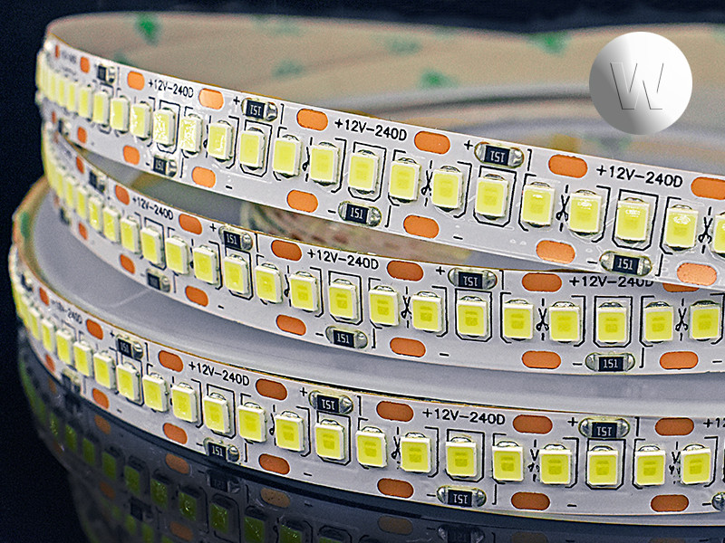 Светодиодная лента SMD 2835 240LED 22W 12V IP20 белый холодный