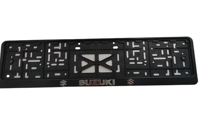 Рамка номерного знака с защелкой серебро с надписью "SUZUKI" рельеф