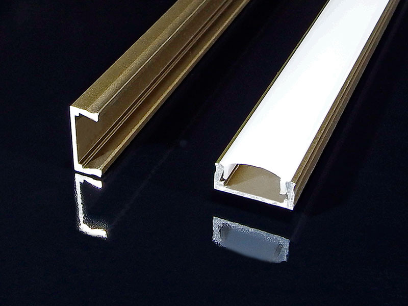 Алюминиевый профиль накладной цвет шампань с экраном 15,2х6 (solled 1506НШ)