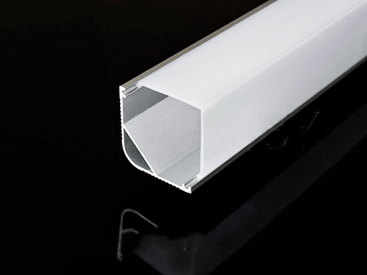 Алюминиевый профиль угловой с угловым экраном 30х30 для LED ленты
