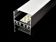 Алюминиевый профиль накладной черный с экраном 48х30 (solled 4830НЧ)