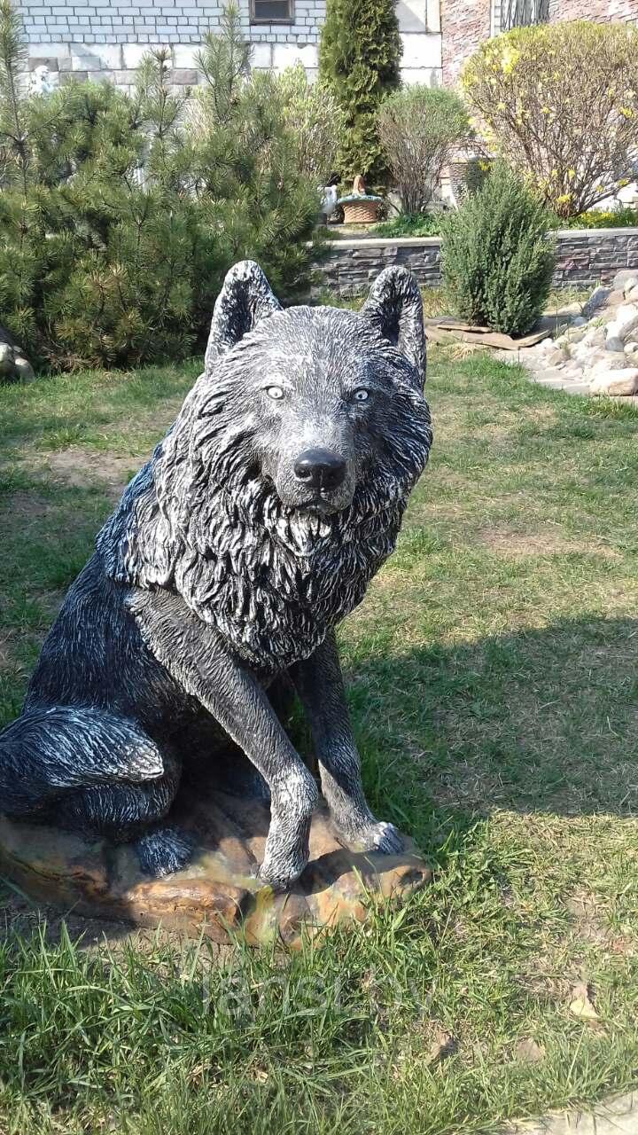 Скульптура Волк