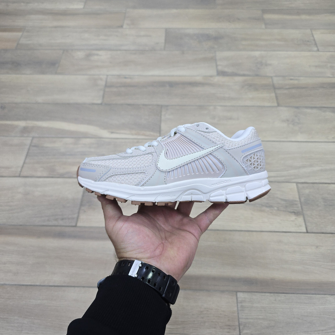 Кроссовки Wmns Nike Air Zoom Vomero 5 Beige