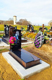 ОДИНОЧНЫЙ ПАМЯТНИК ИЗ КОМБИНИРОВАННЫХ ГРАНИТНЫХ ПЛИТ В ГРОДНО