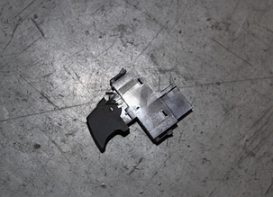 Кнопка открывания стекла передней правой двери   Geely Emgrand X7