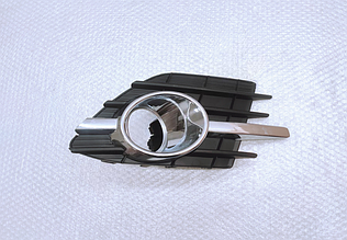 Рамка противотуманной фары правая Geely Emgrand X7 FL FL