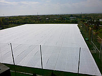 Защитное покрытие для теннисного корта.