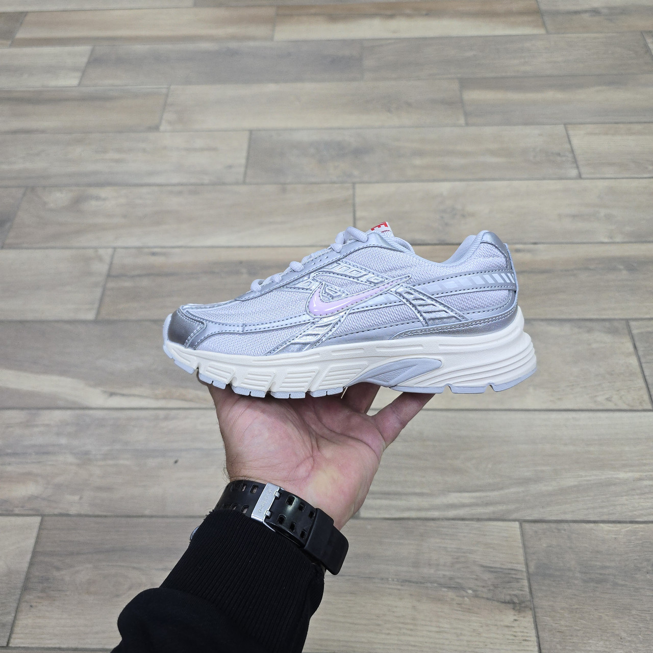 Кроссовки Wmns Nike Initiator Silver