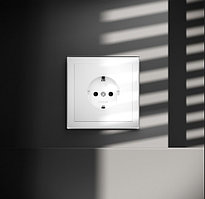 Розетка встраиваемая VOLTUM S70 с заземлением, 16А, белая, глянцевая