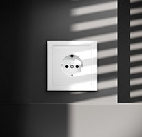 Розетка встраиваемая VOLTUM S70 с заземлением, 16А, белая, матовая
