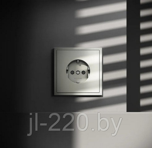 Розетка встраиваемая VOLTUM S70 с заземлением и защитными шторками, 16А, сталь