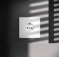 Розетка встраиваемая VOLTUM S70 с заземлением, защитными шторками и крышкой, 16А, белая, глянцевая