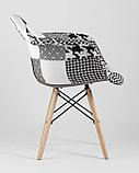 Кресло Stool Group Eames в стиле пэчворк черно-белое, ножки массив бука, фото 3