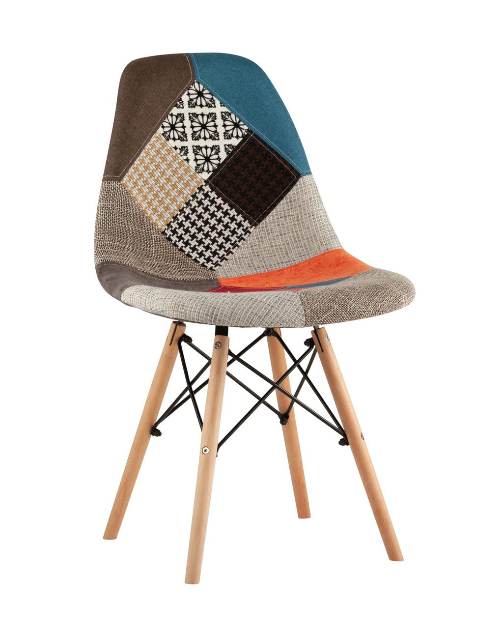 Стул Stool Group Eames DSW в тканевой обивке в стиле пэчворк, сиденье платиковое, ножки деревянные