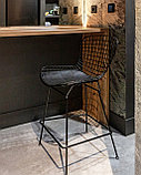 Стул полубарный Stool Group с низкой спинкой Bertoia черный металл с черной подушкой из экокожи, фото 3