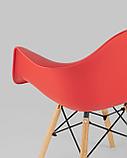 Стул Stool Group DAW красный, сиденье PP пластик, эргономичные подлокотники, основание массив бука, фото 7