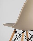 Комплект из четырех стульев Stool Group DSW бежево-серый пластик каркас из металла ножки натуральный массив, фото 9