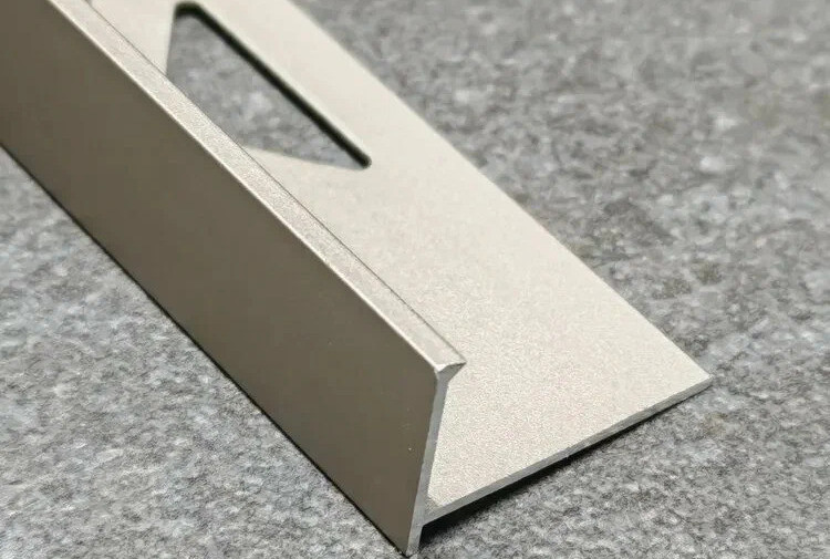 Уголок для плитки L-образный из алюминия с упором 10мм платина 270 см
