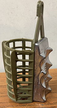 Кормушка SM пластиковая с 8 грунтозацепами (92г)