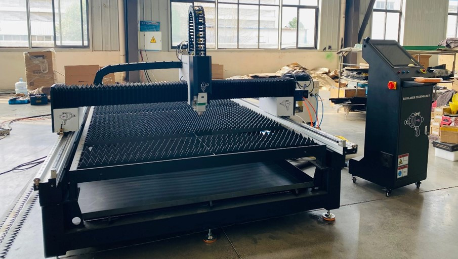 Станок лазерной резки LIGHTSTAR 3015, 1500W