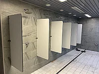 Душевые кабинки Профессиональные решения из HPL, сэндвич-панелей ПВХ и поликарбоната