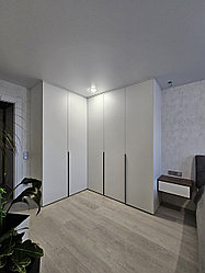 Шкаф корпусный угловой в спальню