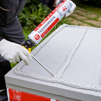 Монтажная пена: как выбрать между профессиональной и бытовой — подробный гид