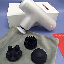 Компактный портативный массажер для лица Massage gun (4 сменные насадки, зарядка TYPE-С) / Чехол в подарок,
