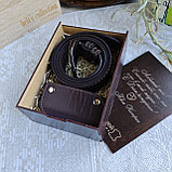 Подарочный бокс: ремень 4см классика + ключница (коричневый цвет), фото 6