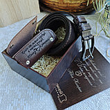 Подарочный бокс: ремень 4см классика + ключница (коричневый цвет), фото 5