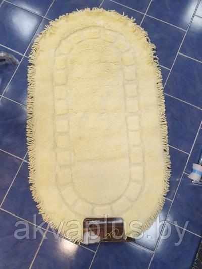 Коврик  овал 160*90  бледно-желтый