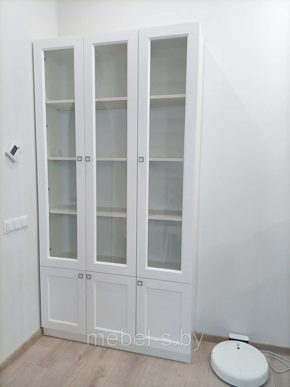 Шкафы-витрины в гостиную