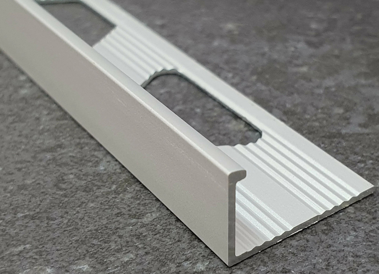 Уголок для плитки L-образный 4,5мм, цвет анод. серебро, 270 см