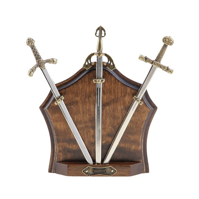 Сувенирная геральдика "Милосердие" макет из 3-х мечей на подставке 23х25 см.