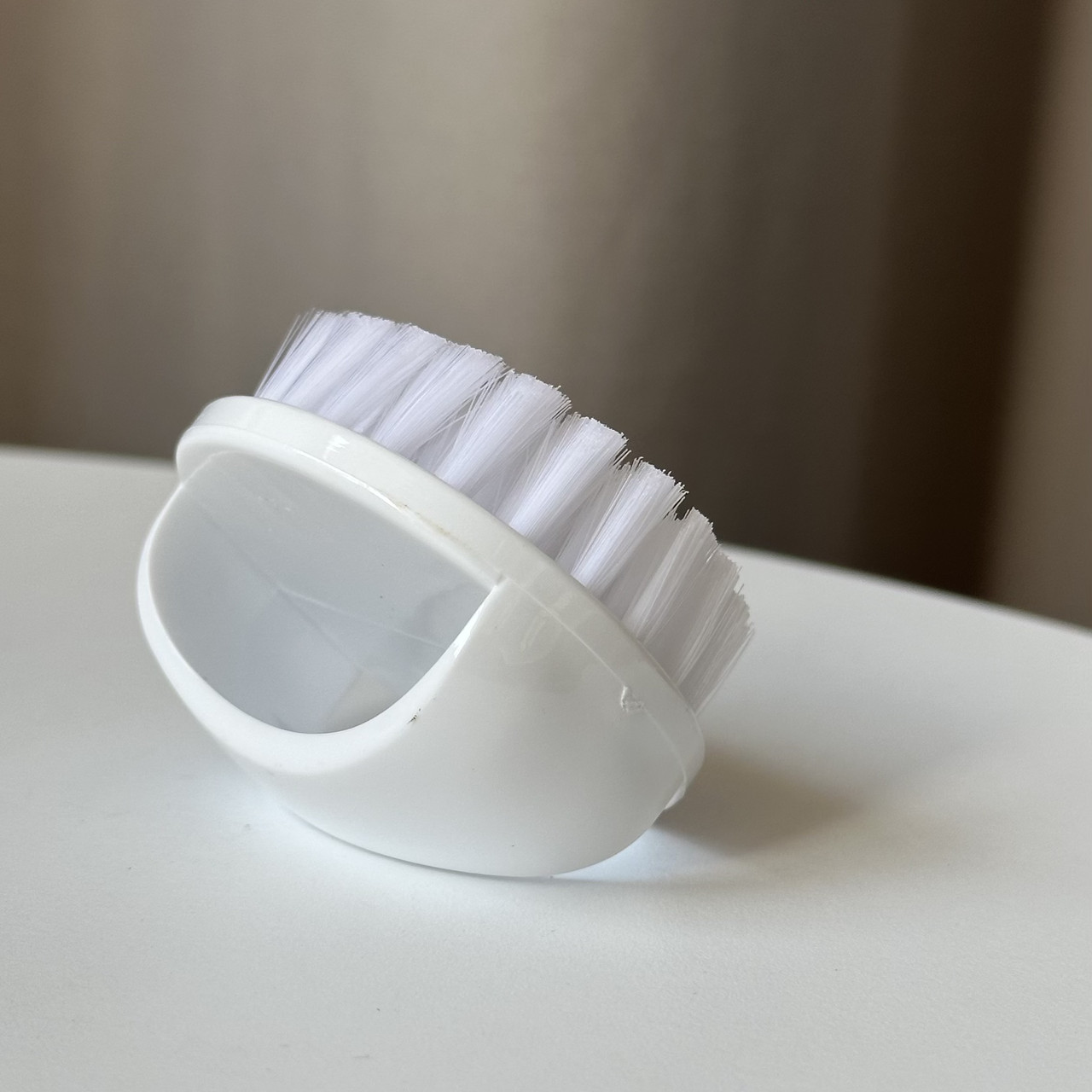 Щёточка круглая (белая)