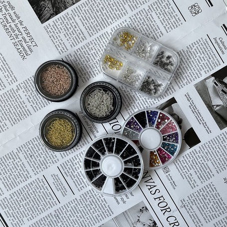 Стразы, цепочки, шипы