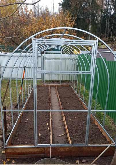 Цельный каркас теплицы Мини с шагом один метр.